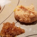 鮨 さかい - (10)鮟肝(北海道余市産)の裏漉し、刻み奈良漬け
      鮟肝は軟らかく煮られた後裏漉しされ、舌の上でクリーミーにトロけます
      島根の鮟肝とは味わいのコクが大きく異なりますね