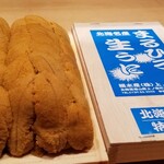 鮨 さかい - (22)北紫雲丹(北海道上ノ国産)
      北紫雲丹の産卵期は秋、旬は春～夏