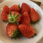 ホテルニューオータニ 大阪 - 今日の苺はあきひめでした