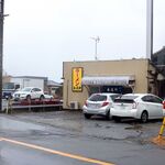 春来軒 - 店舗前の駐車場は4台程度。私のように徒歩で訪れるお客さんは、ほぼ皆無であろう