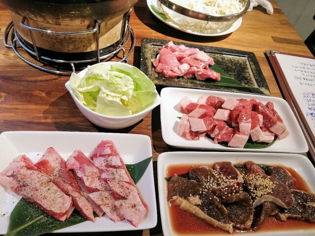 食通のラム肉好きたちから 聖地 と称される羊肉の専門店が楽園すぎた 丸焼き メシ通 ホットペッパーグルメ