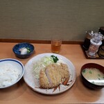 とん八亭 - ロースかつ定食