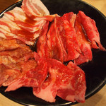 Sumibiyakinikuyasakai - 肉盛り合わせ４種