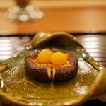 おかざき - 椎茸のからすみ焼きに銀杏を添えて