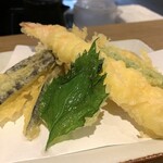 蕎麦酒処 空庵 - 海老と野菜の天ぷら盛り合わせ