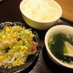 ビストロ 龍王 - 定食にセットのライス、スープ、サラダ