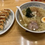Gyouza No Manshuu - 塩ラーメンと餃子