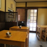いしだ - こじんまりとした店内