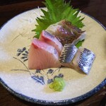 金町製麺 - 刺身盛（イワシの酢〆、ブリ、イサキ）