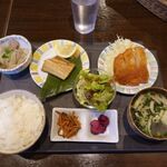 kawara CAFE＆DINING - 週替わり欲張り定食（ご飯大盛り無料）　1200円
和風おろしとんかつ・ほっけの塩焼き