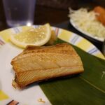 kawarakafeandodainingu - 週替わり欲張り定食（ご飯大盛り無料）　1200円
                      和風おろしとんかつ・ほっけの塩焼き