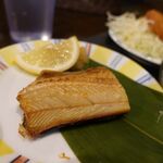 kawara CAFE＆DINING - 週替わり欲張り定食（ご飯大盛り無料）　1200円
和風おろしとんかつ・ほっけの塩焼き