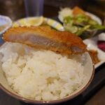 kawarakafeandodainingu - 週替わり欲張り定食（ご飯大盛り無料）　1200円
                      和風おろしとんかつ・ほっけの塩焼き