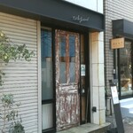 メログラーノ - 開店前に着いてしまって、シャッター上がる前です