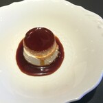 メログラーノ - パンナコッタ、web写真で目にして気になっていたドルチェ。見た目プリンのようだけど卵黄は入ってなく、生クリームと卵白仕立ての硬いイタリアンプリン風な濃厚デザート。とてもまったり、おいしい大満足♡