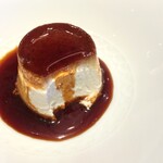 メログラーノ - カラメルがあるとプリンのようだけど、パンナコッタ真っ白きれい。まったりリッチなクリーム感、甘さ控えめだから濃厚さが際立ちますね～おいしい