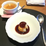 メログラーノ - コーヒーとパンナコッタ。イタリアンローストな深煎り寄りの味わいのコーヒーおいしいです。パンナコッタとよく合います