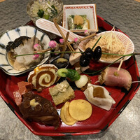 魯忍 - 八寸という名称を超えた前菜盛り合わせ