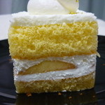 ｎｉｎｏ  - 白桃のショートケーキ（380円）
