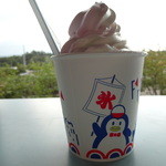 道の駅 なるさわ 軽食堂 - 富士桜かき氷オンミックスソフトクリーム