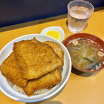 とんかつ太郎 - カツ丼(5枚) + わかめ汁
