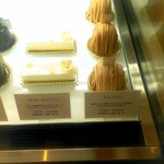 ケーキのお店 えすと 守恒店 - フロマージュクリュ㊧(¥432)、モンブラン㊨(¥453)を購入