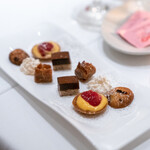 ARMONICO - ココナッツのメレンゲ ザレッティ フロランタン フランボワーズのタルト オペラ