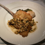 ラ シャッス - 千葉で罠捕りした小猪の骨つきロースのヴィエノワーズ
      焦がしバターソース