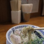 まるきんラーメン - 麺はちょい細麺