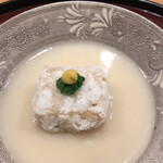 日本料理 太月 - フルコース１６５００円。落花生豆腐の揚げ出し。外はカリッと中はトロリとして、濃厚なのに後口も良く、とーっても美味しくいただきました（╹◡╹）（╹◡╹）