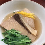 日本料理 太月 - フルコース１６５００円。鰤大根。アラ、内臓でコクを出したお出汁は、澄んでいるのに野趣溢れる味わいで、とても美味しかったです（╹◡╹）