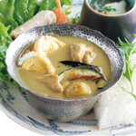 椰子風味的雞肉咖喱“咖喱咖喱”