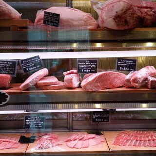 Only available at a direct butcher shop◎Enjoy high-quality certified Omi beef at a reasonable price