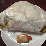 アジアンフード - ケバブサンドは激辛ソース付き。
まぁピリ辛ソースかな。