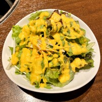 炭火焼肉 ふちおか - 人参と玉葱ソースの彩りサラダ