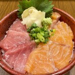 新宿魚縁一丁目 - 【2色海鮮丼】本鮪 サーモン ¥1100