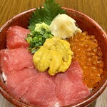 新宿魚縁一丁目 - 【3色海鮮丼】本鮪 雲丹 いくら ¥1,980