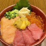 Shinjuku Gyoen Icchoume - 【4色海鮮丼】本鮪 サーモン 雲丹 いくら ¥1,680