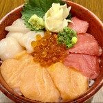 Shinjuku Gyoen Icchoume - 【4色海鮮丼】本鮪 いくら サーモン 帆立 ¥1,480