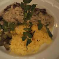 スンガリー 新宿東口本店 - ビーフストロガノフヴェールイ