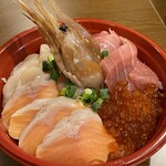 新宿魚縁一丁目 - 【5色海鮮丼】本鮪 サーモン いくら 帆立 ぼたん海老 ¥1,980