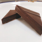 ル・ショコラ・アラン・デュカス 東京工房 - ガナッシュ・オリジン・マダガスカル　３種の中ではこれが１番好みかな