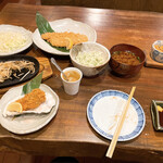 塩梅 - 全部揃うとテーブルが大変な事になりました。4名用のテーブルです。