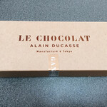 ル・ショコラ・アラン・デュカス - シンプルでお洒落な箱