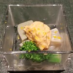 菅井 - 【先付】よもぎ麩、根芋、菜の花、あん肝のたれ　　