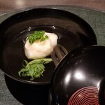 菅井 - 【お吸い物】海老入り百合根しんじょう、鍵蕨、こごみ