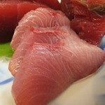 お食事処 魚がしおき - ぶりの刺身です