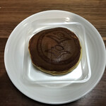 村中甘泉堂 - 料理写真:羽二重どらやき 172円