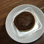 村中甘泉堂 - 料理写真:羽二重どらやき 172円