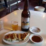 クォウライ - 焼餃子  400円     ビール  650円